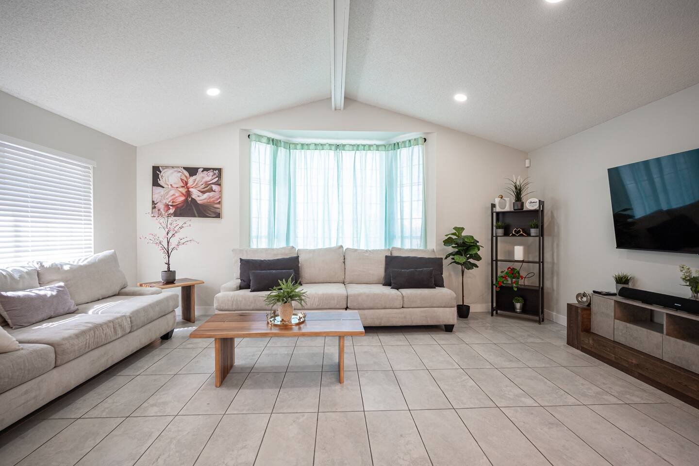 4 bedroom vacation home close to convention center
